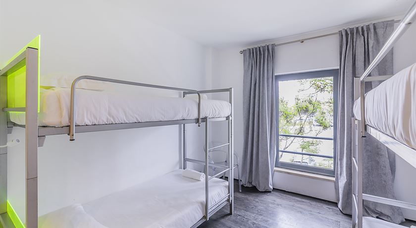 Male private room 4 beds shared bathroom