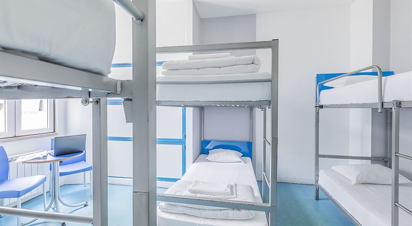 Male private room 6 beds shared bathroom