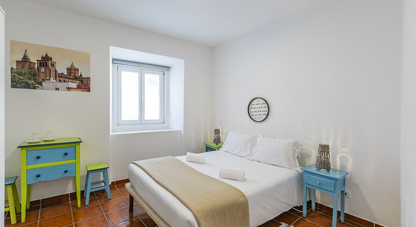 Double bedroom with private bathroom