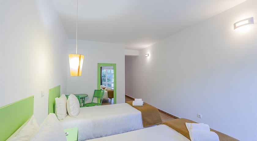 Twin room accessible bathroom