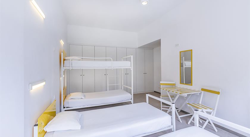 Male private room 4 beds shared bathroom