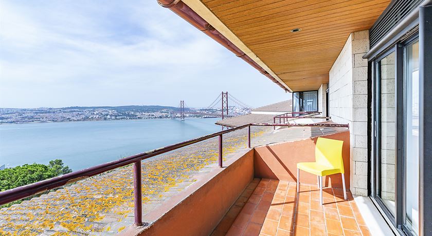 Almada-02