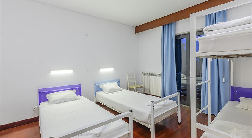 Male private room 4 Beds shared bathroom