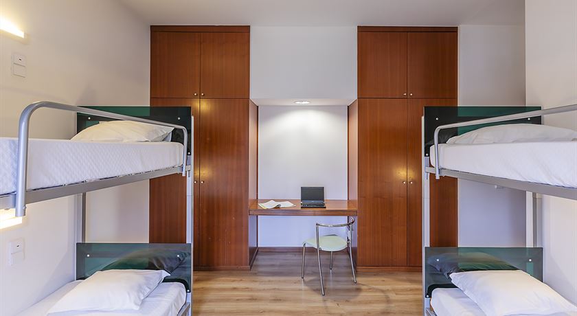Male private room 4 beds shared bathroom