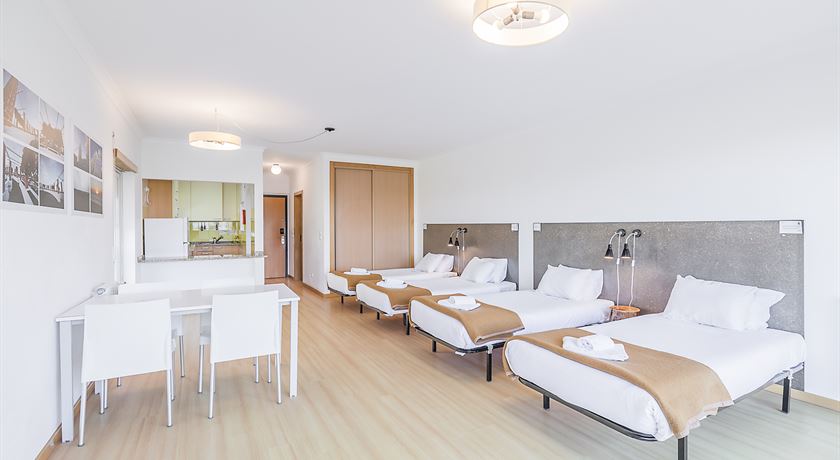 Male private room 4 beds shared bathroom
