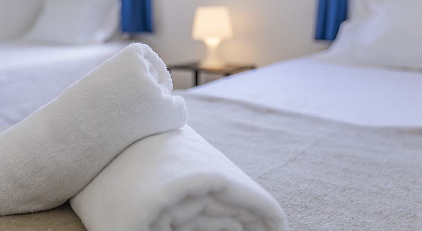 Twin room with private bathroom - sea view