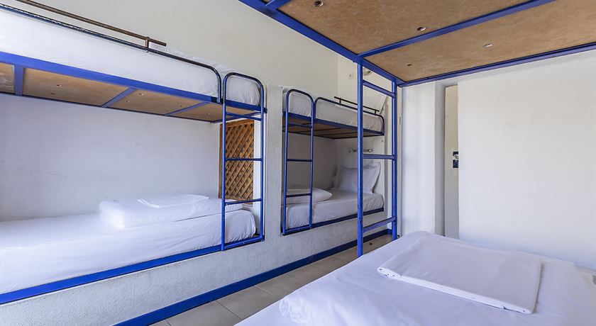 Female private room 6 beds shared bathroom